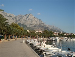 pobřežní promenáda v Bašce Vodě