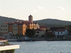 Brodarica - pohled na Krapanj